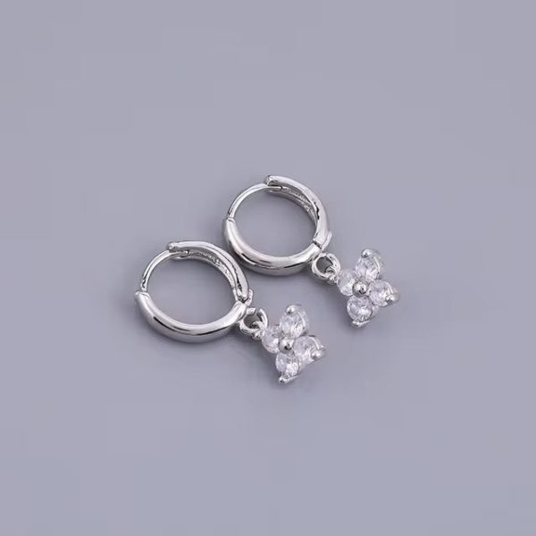 Boucles d'Oreilles "Trèfle de Lumière" en Argent ou Plaqué Or – Image 5