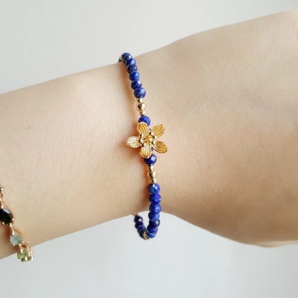 Bracelet "Bleu Sacré" en Lapis Lazuli & Fleur Dorée – Image 2