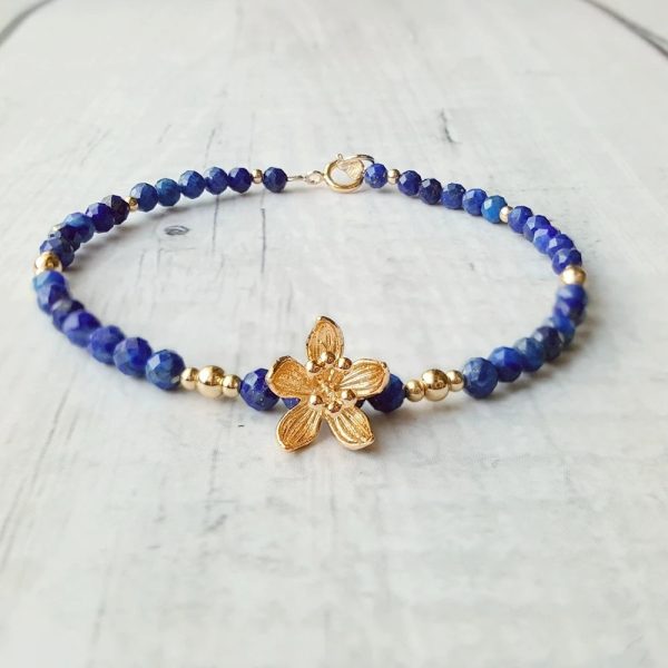 Bracelet "Bleu Sacré" en Lapis Lazuli & Fleur Dorée – Image 3