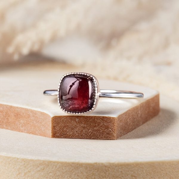 Bague Ajustable "Carrée Passion" en Grenat