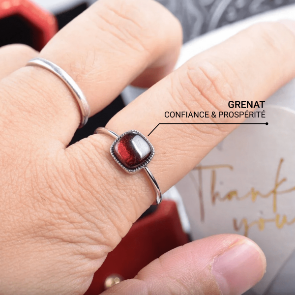 Bague Ajustable "Carrée Passion" en Grenat – Image 2