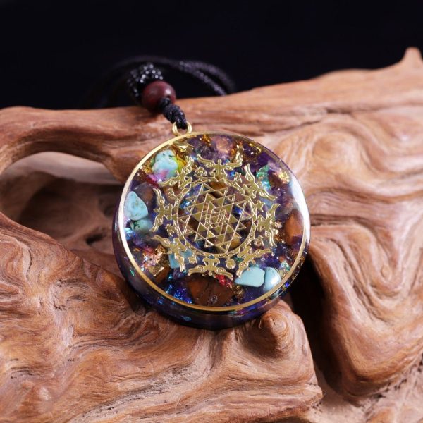 Pendentif Orgonite "Sri Yantra" en Turquoise & Oeil de Tigre – Image 3