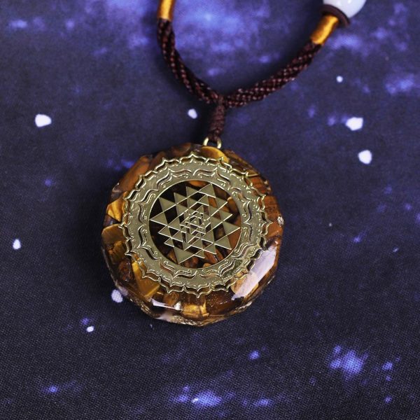 Pendentif Orgonite "Sri Yantra - Protection Sacrée" en Oeil de Tigre – Image 3